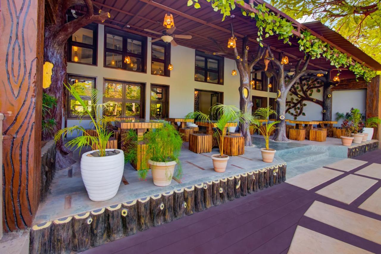 Club Mahindra Netrang Hotel Eksteriør billede